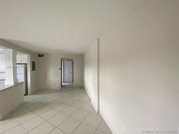 5th image of 240 Collins Ave APT 4F