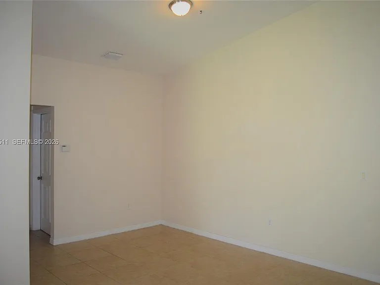 1855 NE 36th Ave — Photo 3