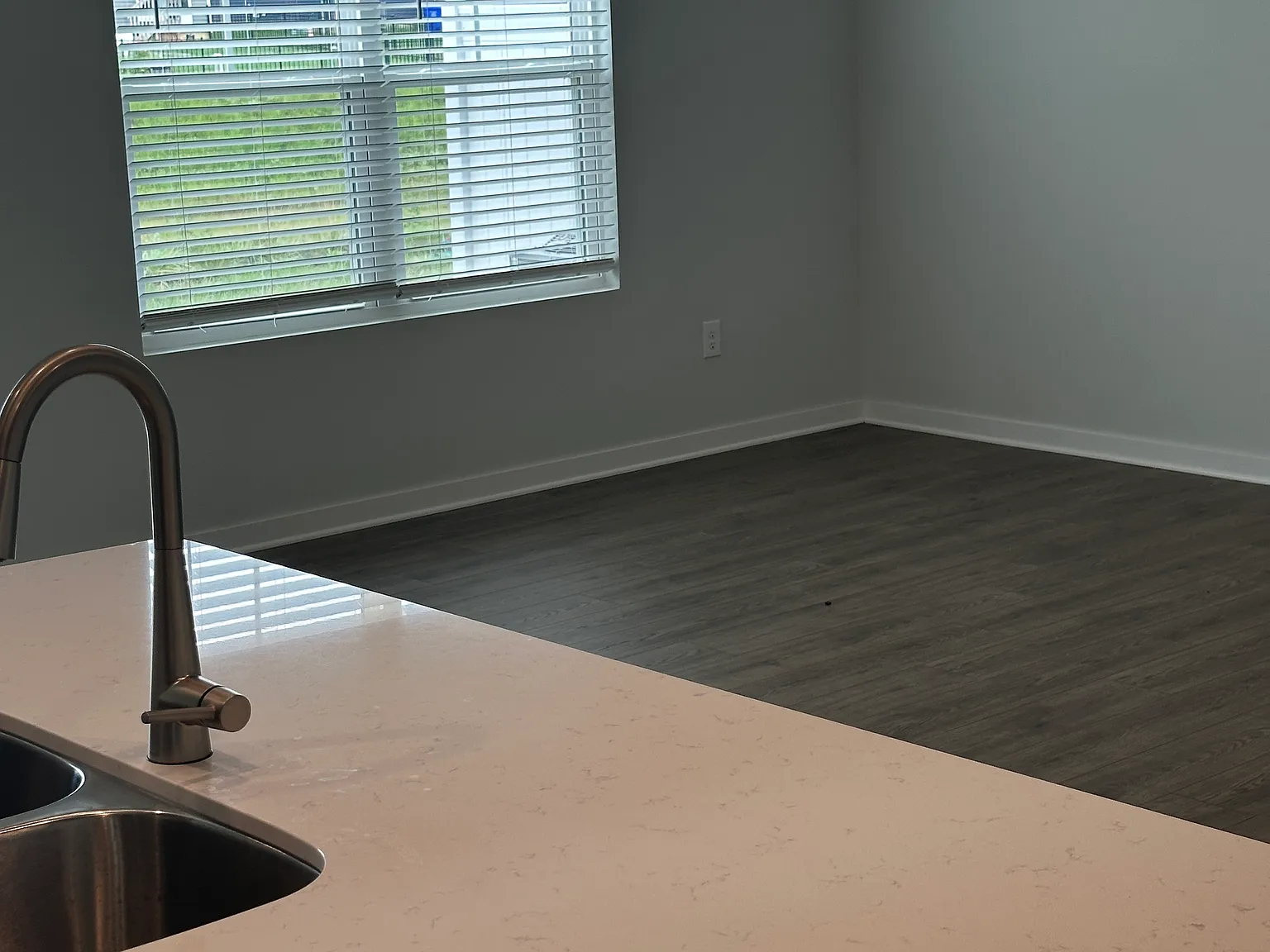 3 bed, 2.5 bath, 1688 sqft, $2,500 — Photo 3