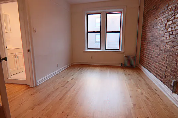 Rented by PMG Real Estate  | media 13