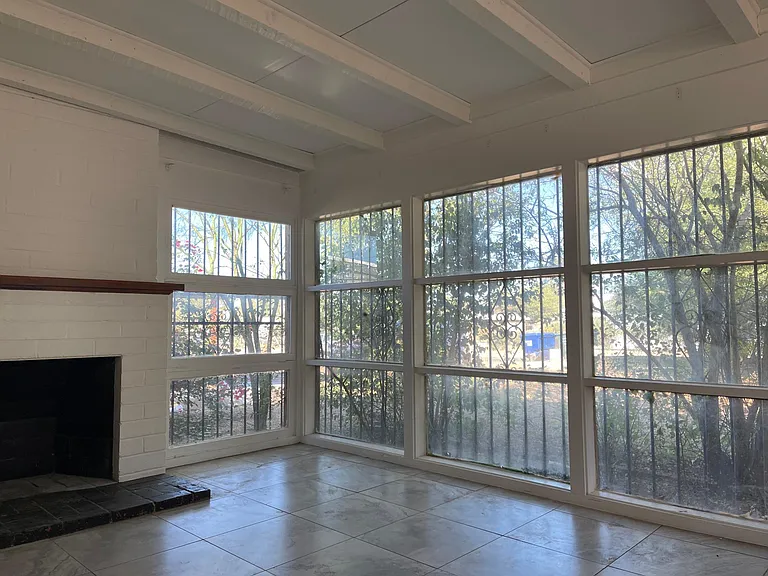 530 E Seneca St — Photo 8