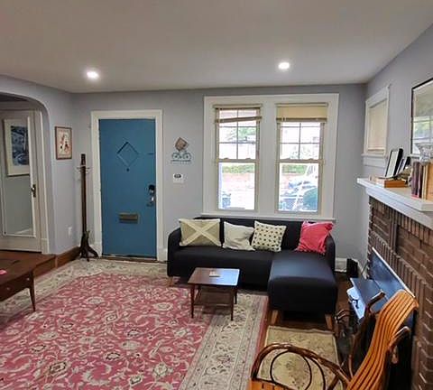 5th image of 903 Jackson St NE