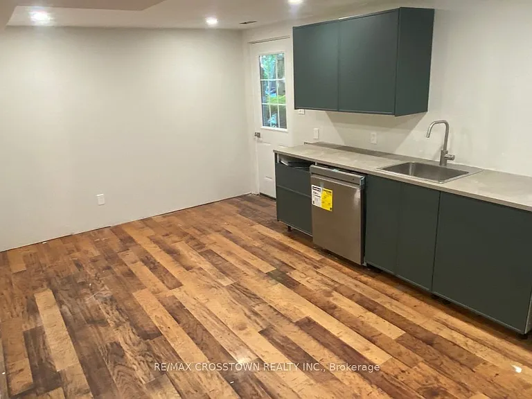 44 Smyth Cres SW — Photo 5