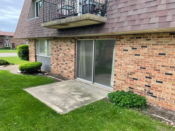 161 E Queenwood Rd APT A1, Morton, IL 61550