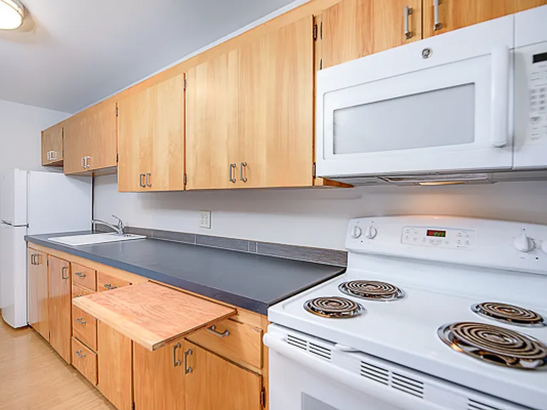 Aloha House Apartments — Photo 25