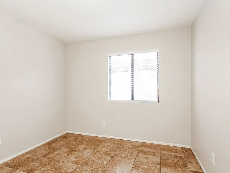 8614 W Mariposa Dr — Photo 11
