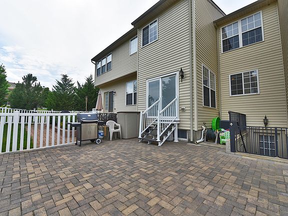 2nd image of 533 Callander Way