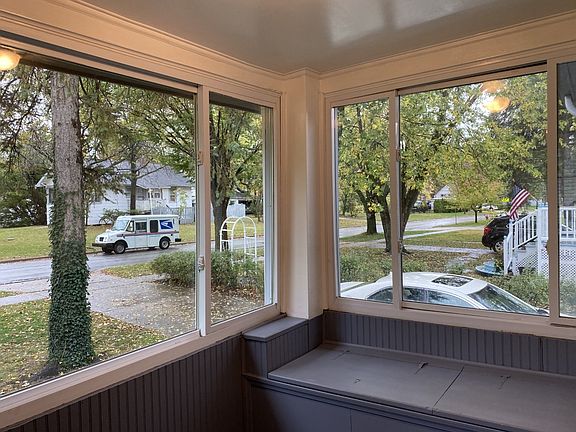 4th image of 118 E Kenilworth Ave