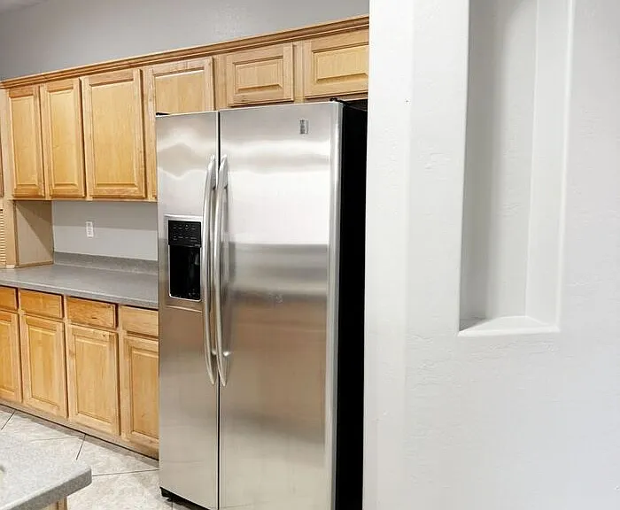 2421 W Ellis St — Photo 11