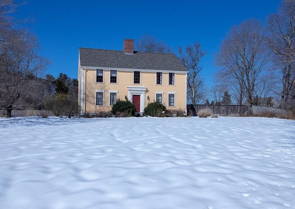 1st image of 215 Old Main St