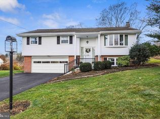 35 Wolf Rd, Akron, PA 17501