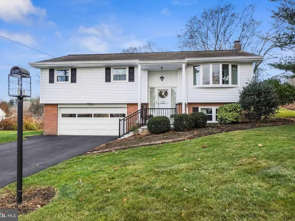 35 Wolf Rd, Akron, PA 17501