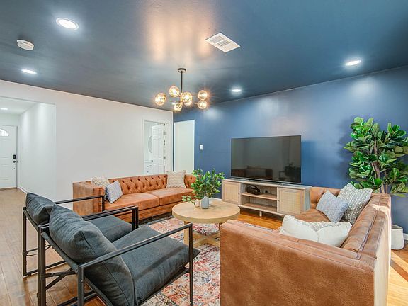 3rd image of 9515 Meadowglen Ln