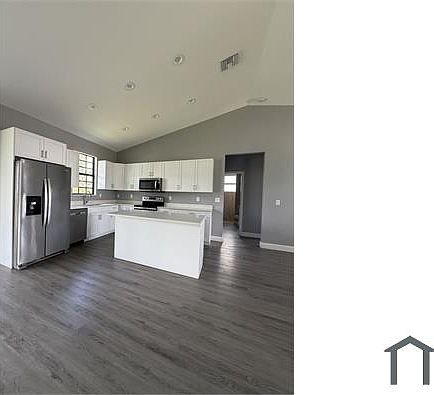 3rd image of 831 Runble St E