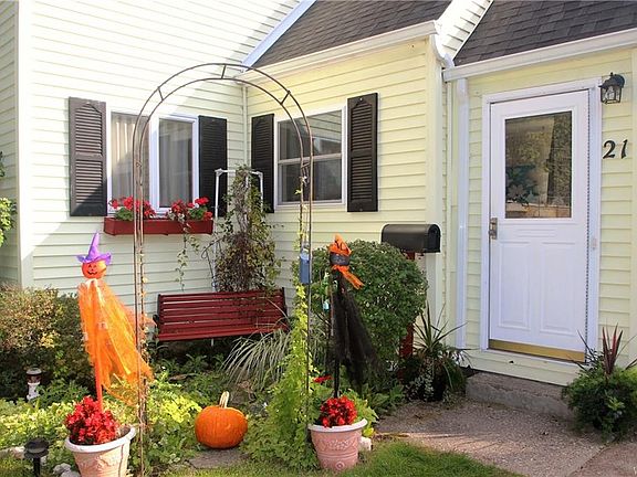 2nd image of 21 Lindbergh Ct