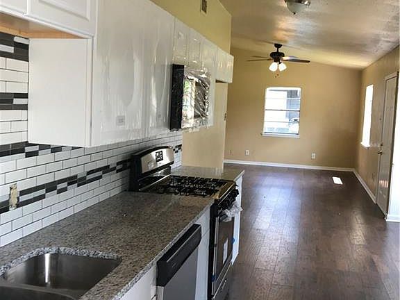 5th image of 815 Jardin Dr