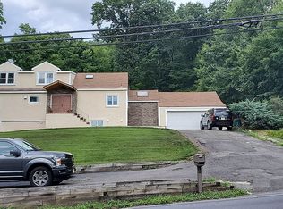 22 Ramapo Valley Rd, Oakland, NJ 07436