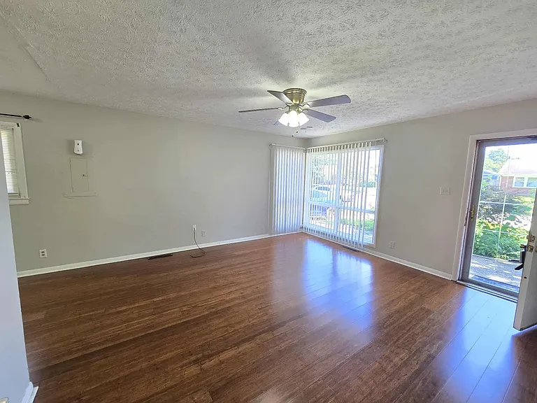3318 Moulton Ln — Photo 4