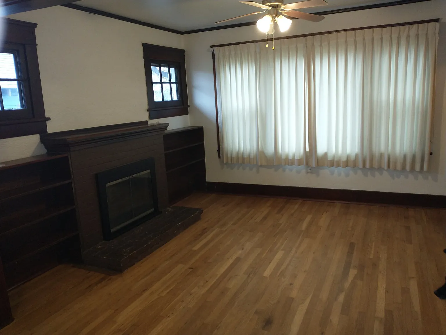 2 bed, 1050 sqft, $1,600 — Photo 2
