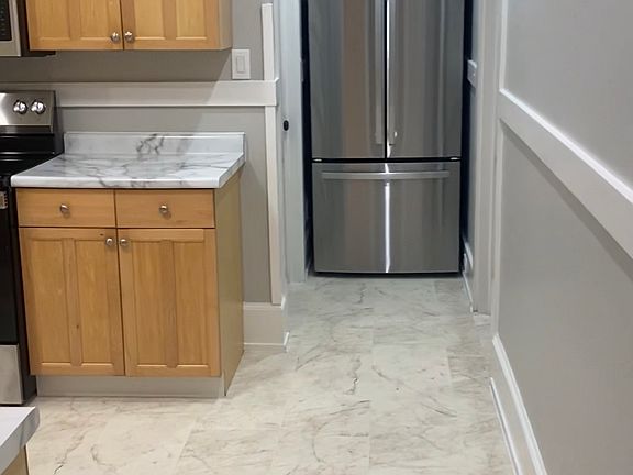 5th image of 1827 E Kenwood Blvd