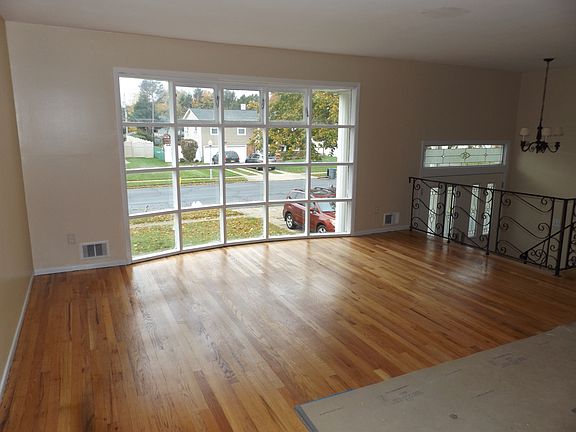 3rd image of 87 Ashland Dr