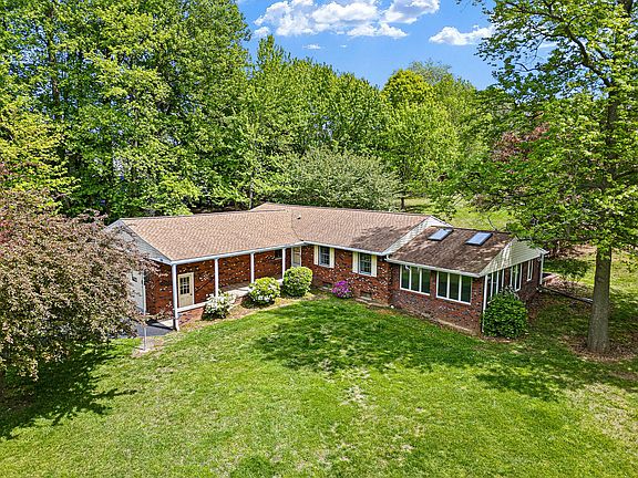 2nd image of 300 Suffolk Dr