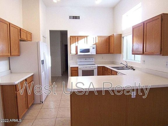 3rd image of 1561 E Stanford Ave