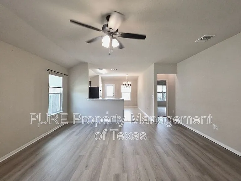433 Moulins Ln — Photo 4