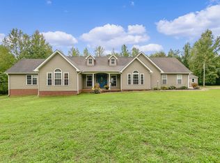 16 Lake Hayes Estate Rd, Trenton, TN 38382