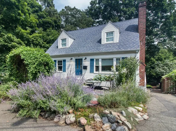 39 Reading Hill Ave, Melrose, MA 02176