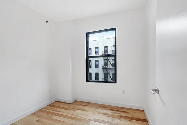 Rented by REZI | media 26