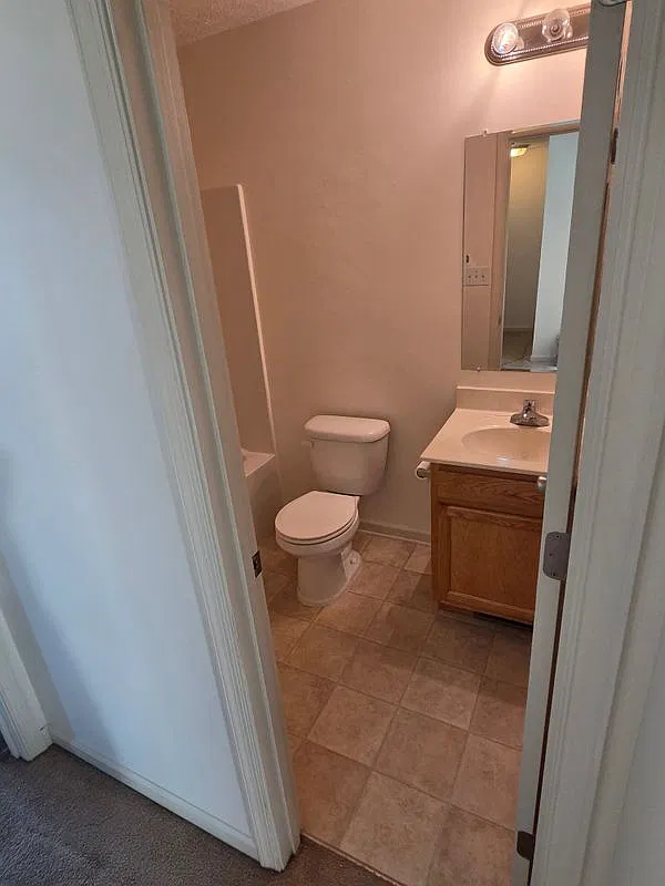 3 bed, 2.5 bath, 1240 sqft, $1,800 — Photo 2