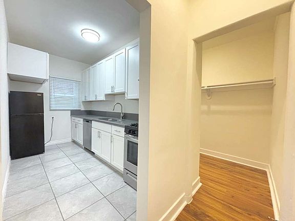 4th image of 410 N Coronado St APT 01