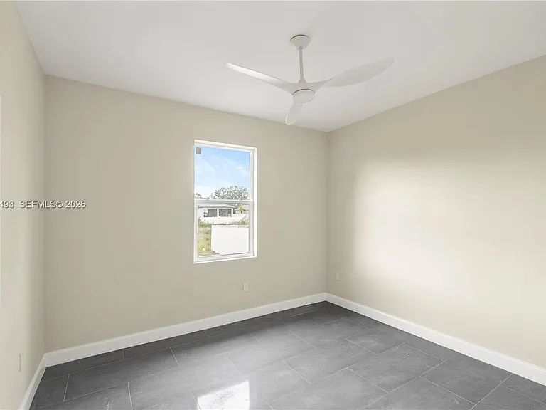 1043 Albert Ave — Photo 42