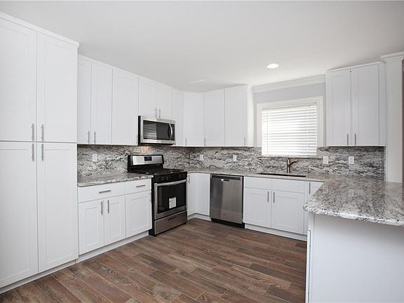 5th image of 1205 Edgewood Dr