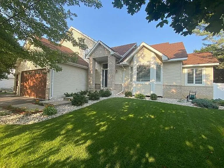 1599 Coventry Ln — Photo 30