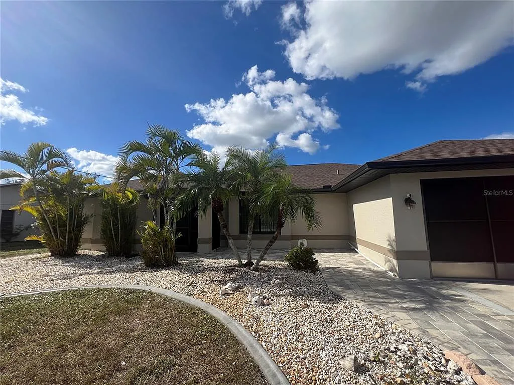 3 bed, 2.0 bath, 1935 sqft, $4,000 — Photo 1