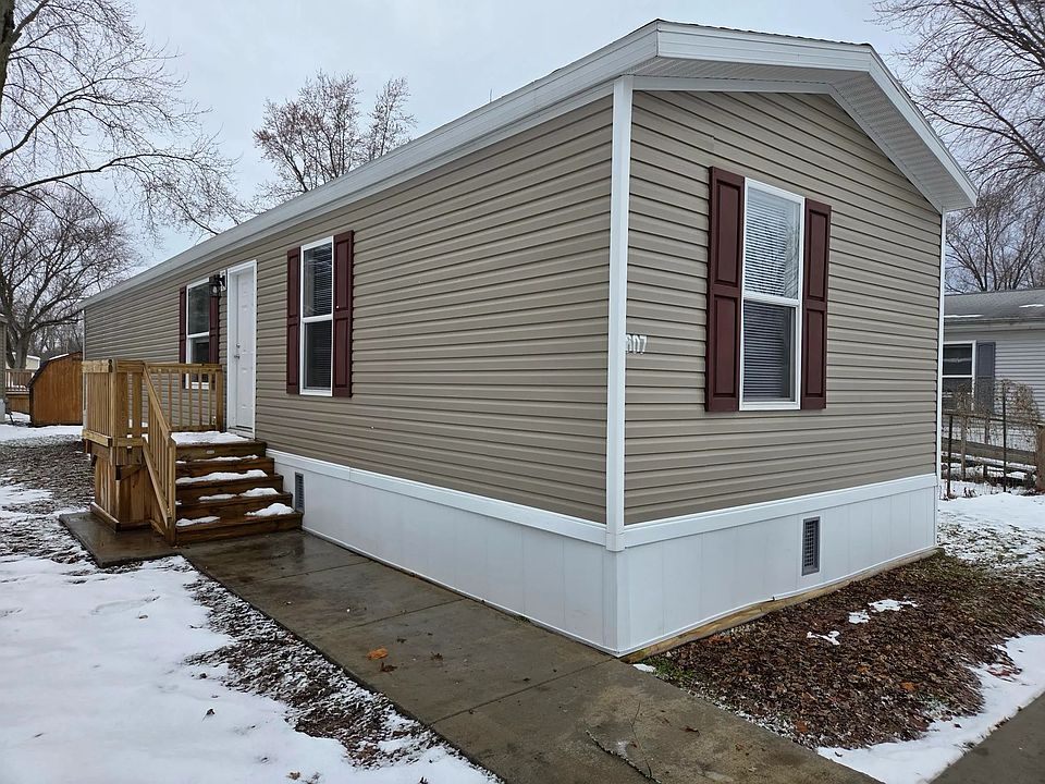 1st image of 607 Carriage Lane Est