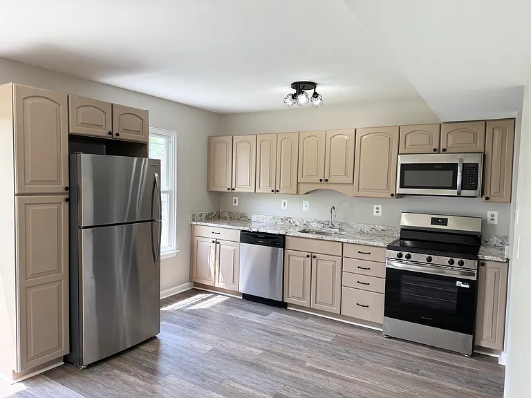 39 Chesthill Ct — Photo 4
