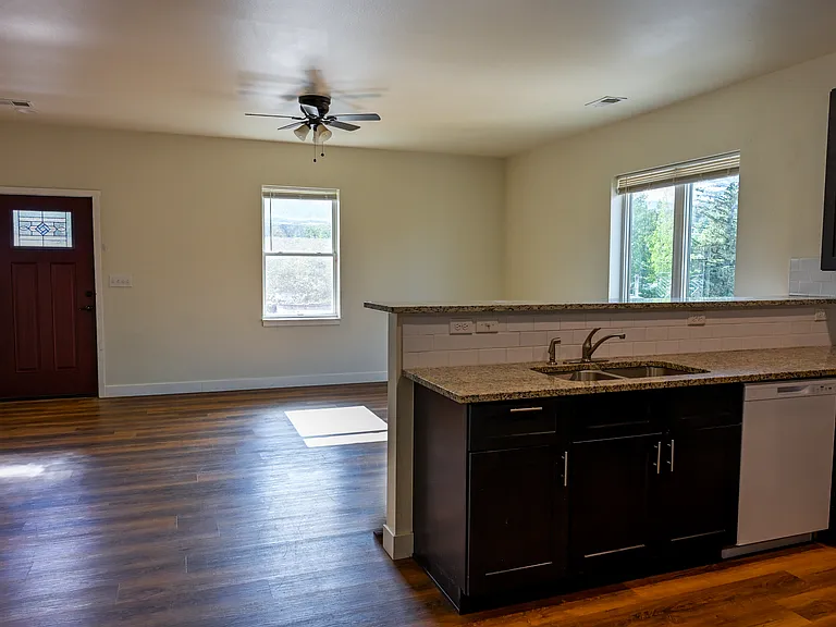 110 N Jefferson St #D — Photo 4