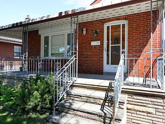 4th image of 170 Simpson Ave