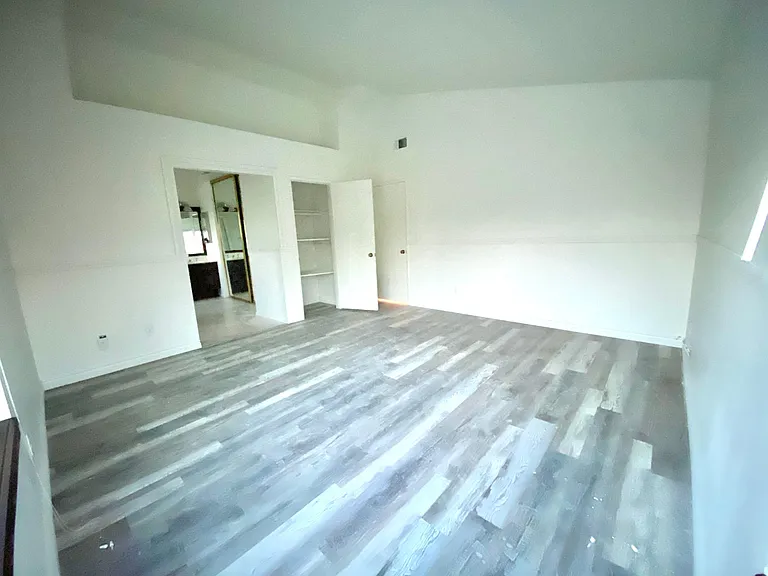 12900 Pan Am Blvd — Photo 14