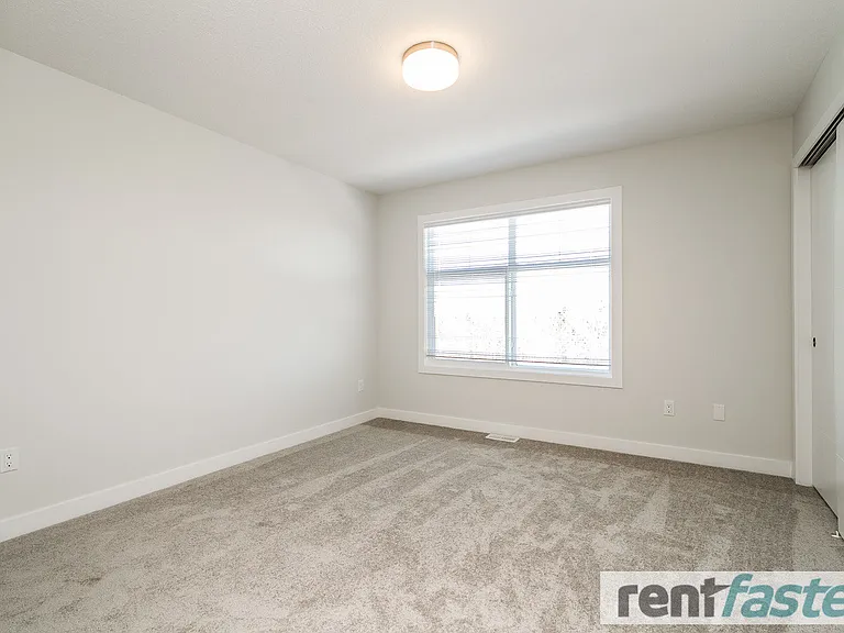 600 Bellerose Dr — Photo 53