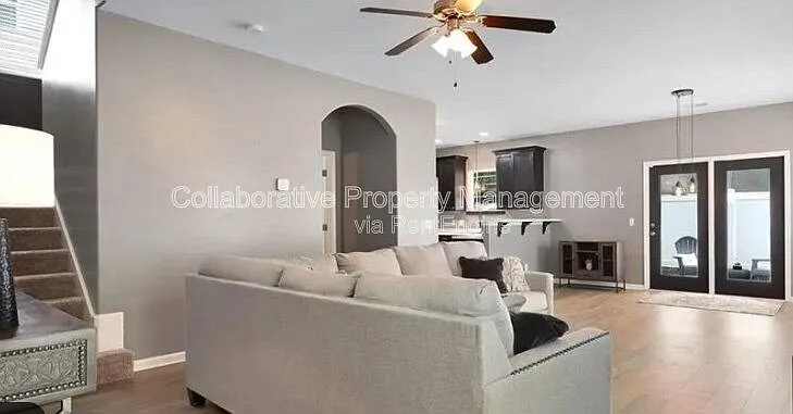3 bed, 2.5 bath, 1692 sqft, $2,300 — Photo 2
