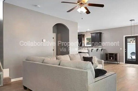 2nd image of 590 Summer Hill Way