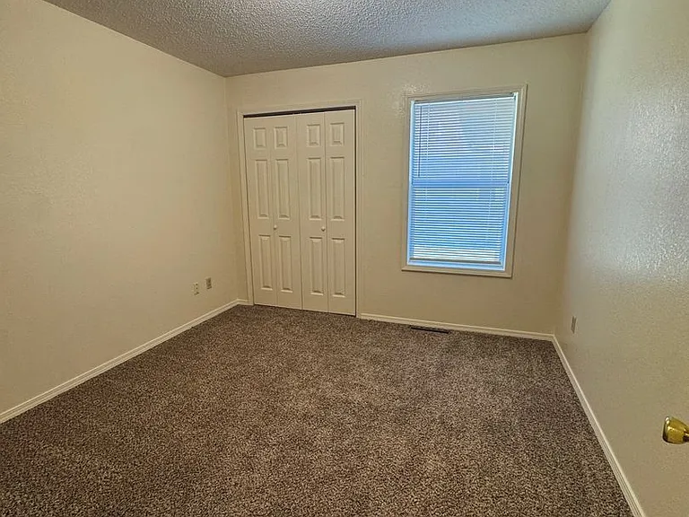 204 Howard St — Photo 12