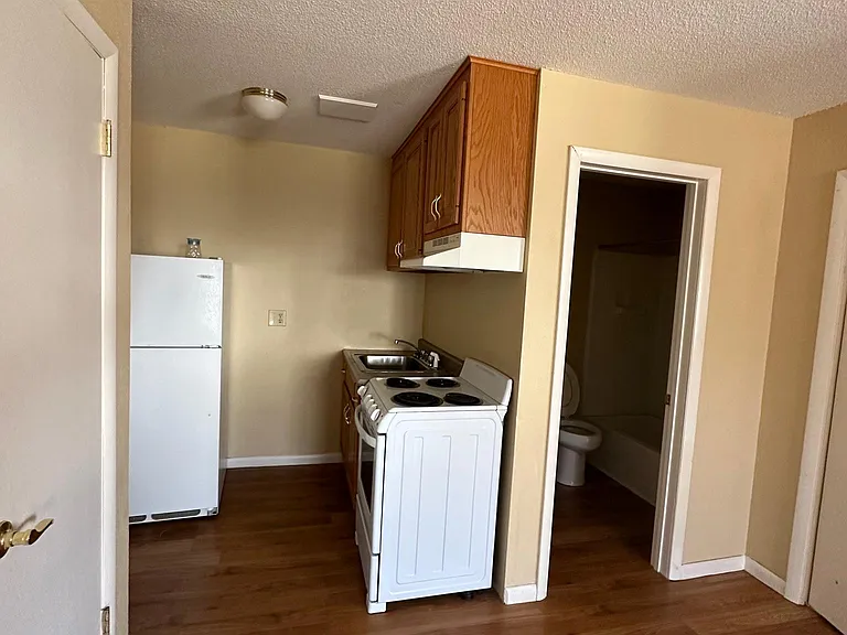 657 W Main St #3-4-5 — Photo 4