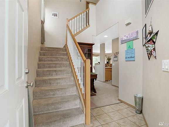 4th image of 10924 185th Ave E