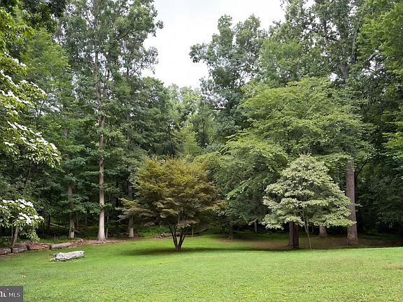 2nd image of 1480 Algonquin Ct