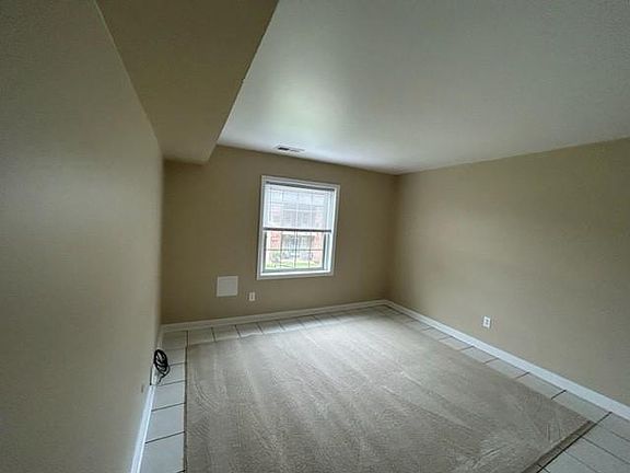 4th image of 930 Margarite Dr APT K